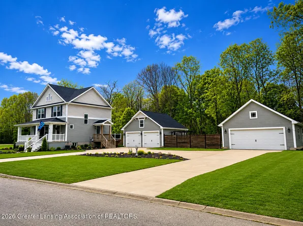 401 Oakwood Dr, Charlotte, MI 48813
