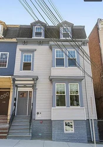 3 Monmouth St Photo 1