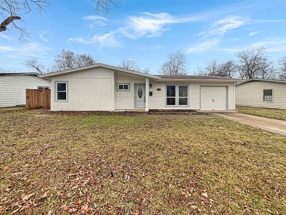1st image of 2528 Greenhurst Dr