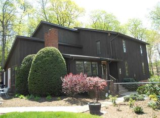 367 Colony Dr, Irwin, PA