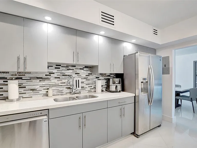 4001 S Ocean Dr #16P — Photo 53