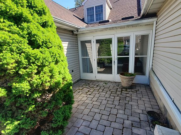 4th image of 437 Wyndham Ct