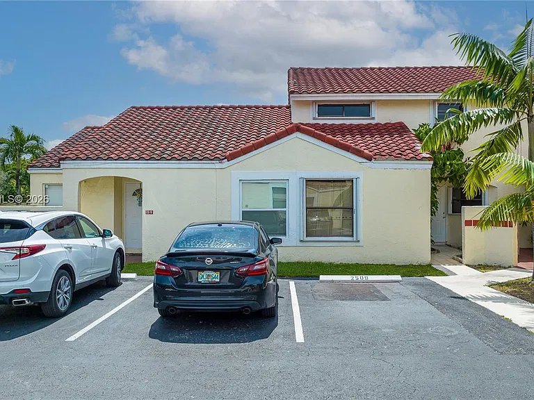 2513 San Remo Cir #2513 — Photo 11