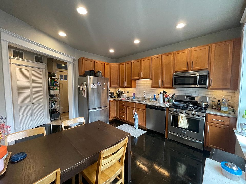 1st image of 1574 N Hoyne Ave #2