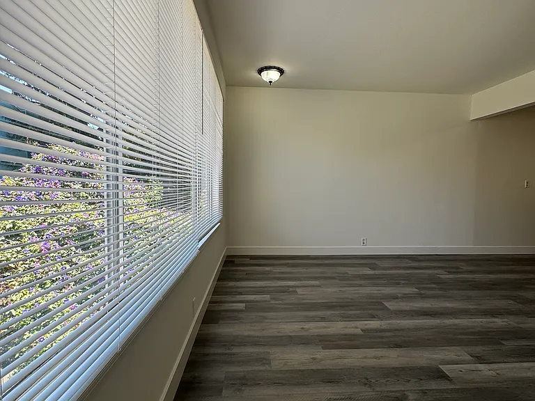 2541 Folsom St #4 — Photo 6