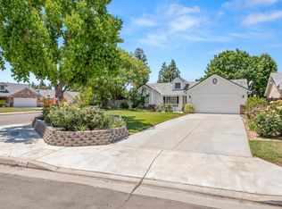 6185 N Milburn Ave, Fresno, CA 93722
