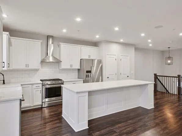 7685 Anthony Point, Victoria, MN 55386