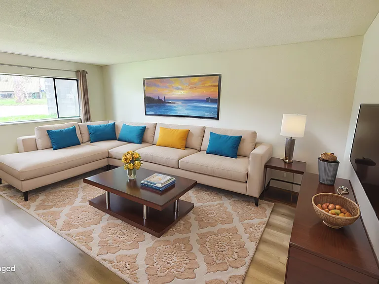 2525 Hill Tout St — Photo 2