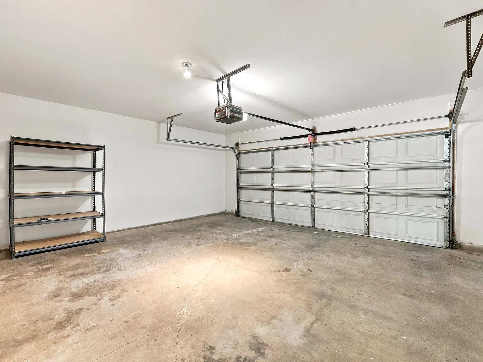 3 bed, 2.5 bath, 1650 sqft, $2,300 — Photo 4
