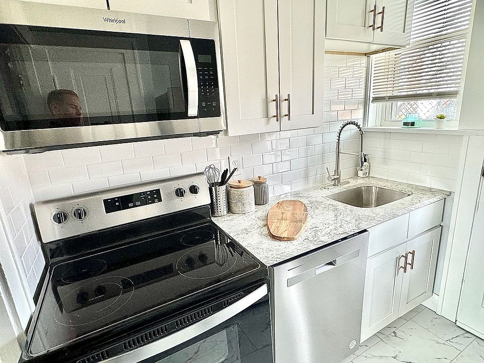 1st image of 4929 Chippewa St #2E