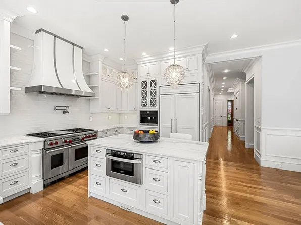 129 Rangeley Rd, Brookline, MA 02467