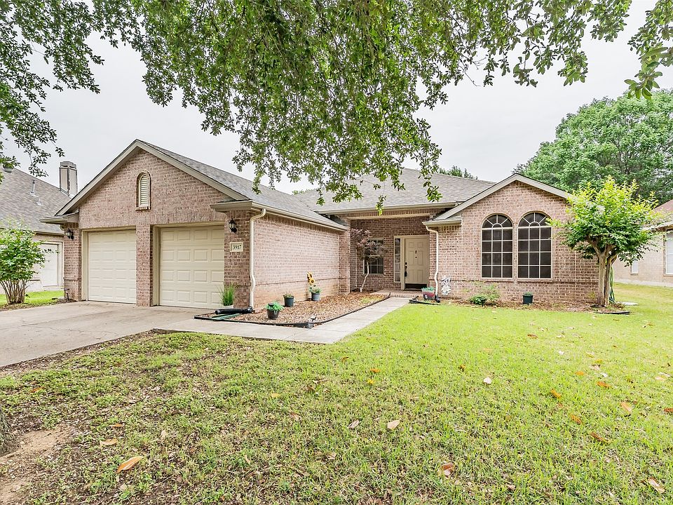 1st image of 3917 Larkspur Dr