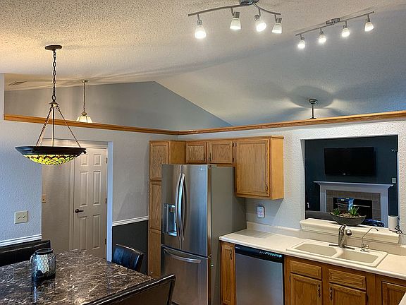 4th image of 250 Lockerbie Ln