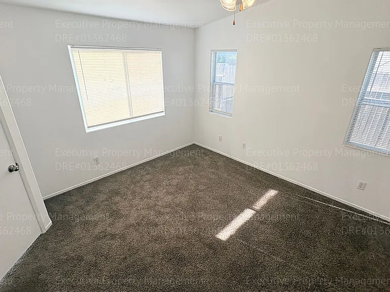 7400 Cross Glade St — Photo 8