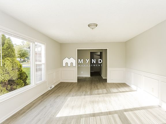 3rd image of 6218 Farm Pond Ln