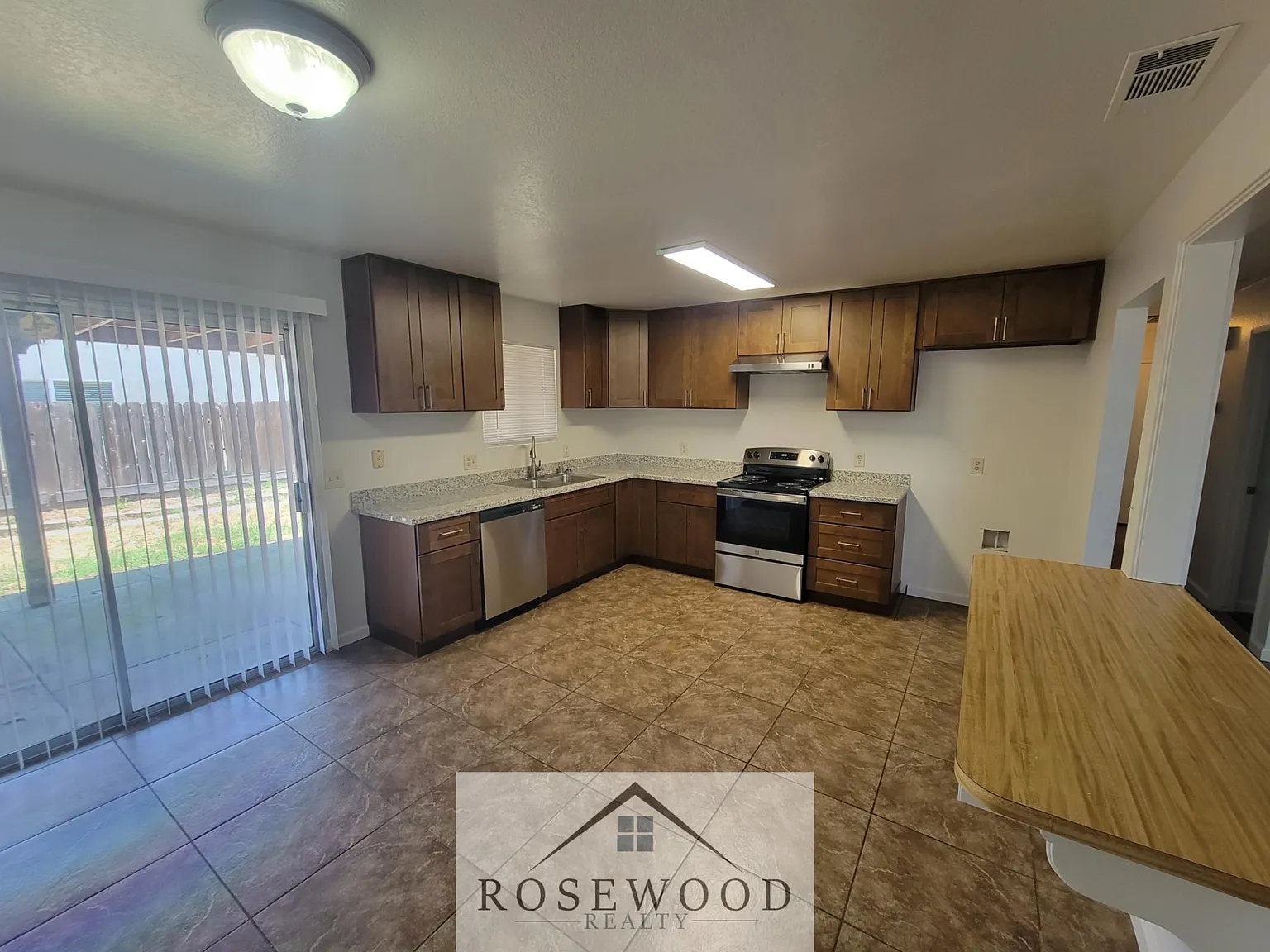 3 bed, 1200 sqft, $2,200 — Photo 4