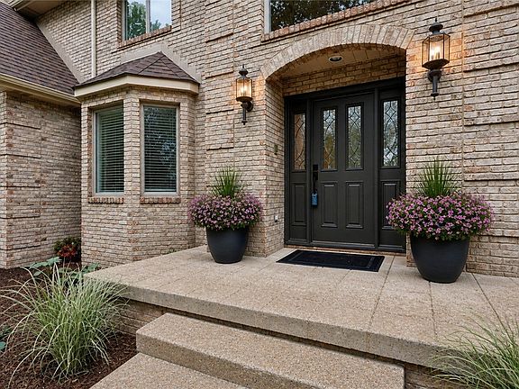 4th image of 1005 Fairway Oaks Dr