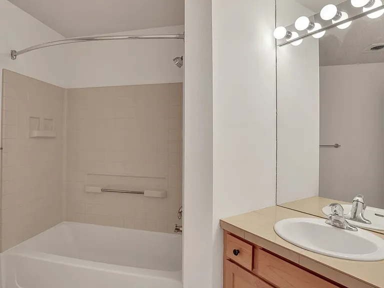 300 110th Ave NE #605 — Photo 19