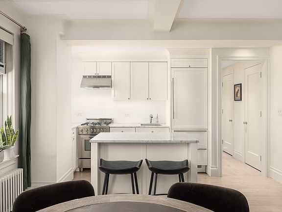 5th image of 136 Waverly Pl APT 4D