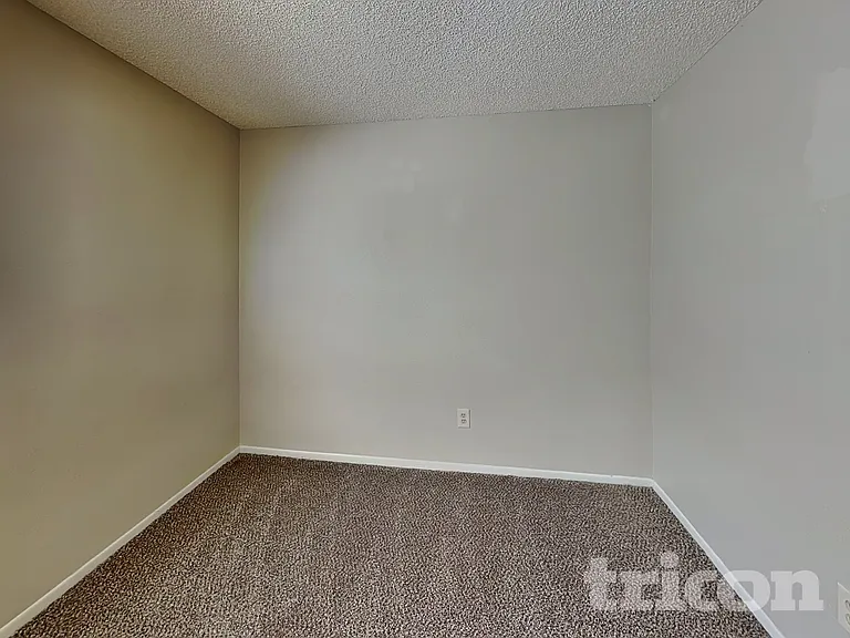 2020 Burnside Dr — Photo 12