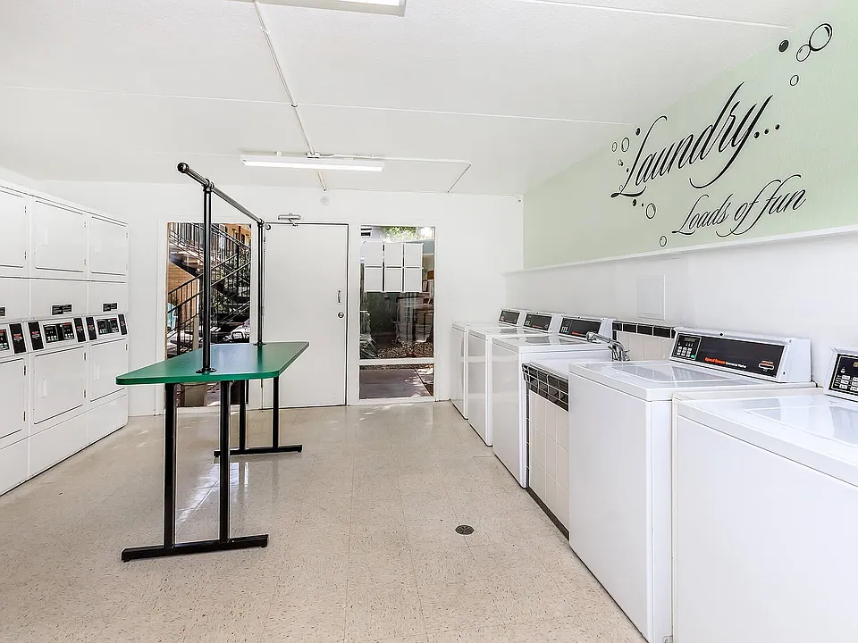 1 bed, 1.0 bath, 684 sqft