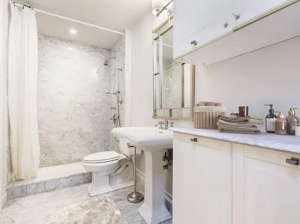 51 East 63rd Street image 5 of 23