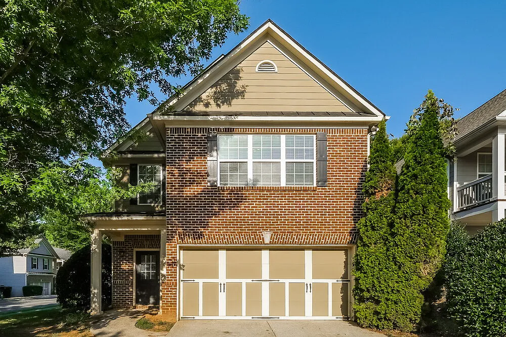 3 bed, 2.5 bath, 1925 sqft, $1,965 — Photo 1
