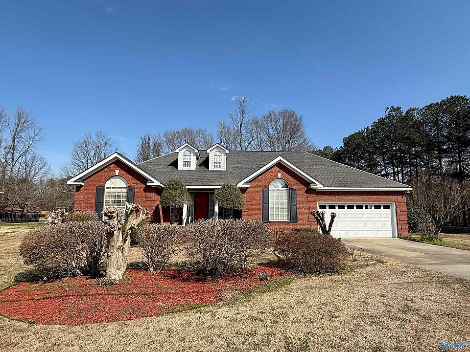 1st image of 2915 White Oak Dr