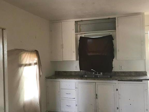 3rd image of 400 N Kentucky St