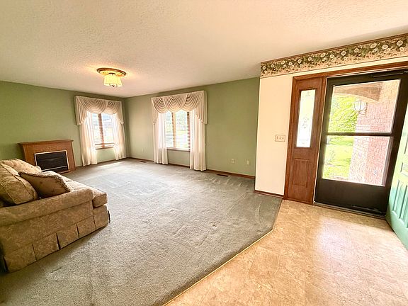 3rd image of 801 E 16th Street