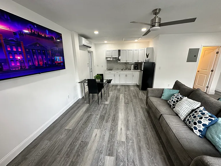117 Whittier Ln — Photo 3