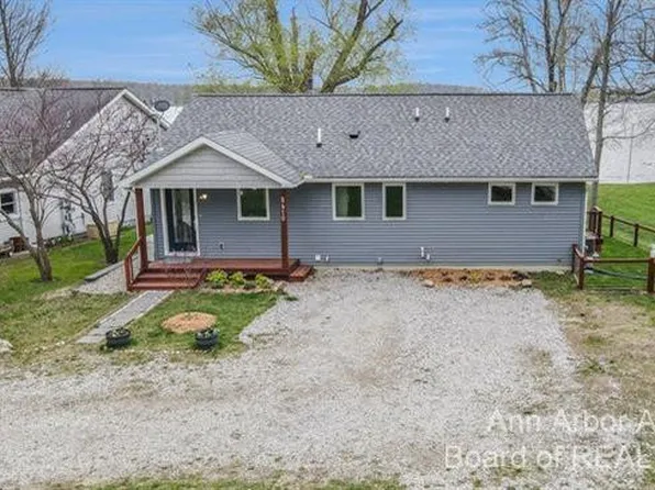 5410 Joslin Lake Dr, Gregory, MI 48137