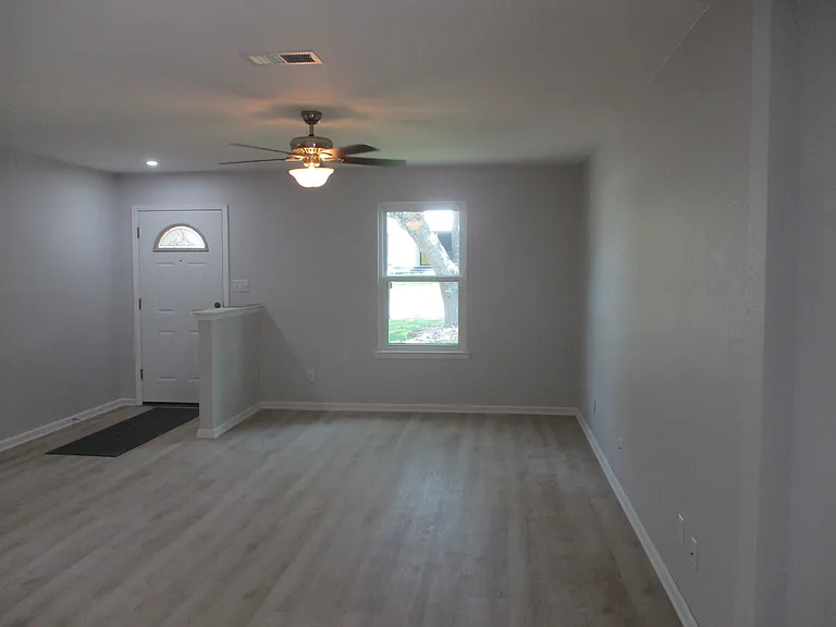 1906 Castle Gate Cir — Photo 4