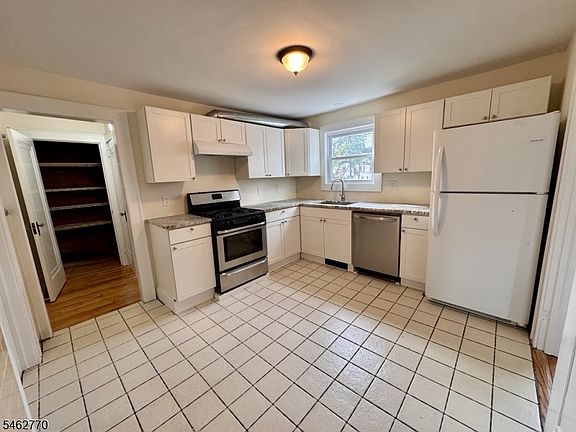 3rd image of 1316 Broad St #2