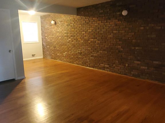 2nd image of 1413 N Main St #1417