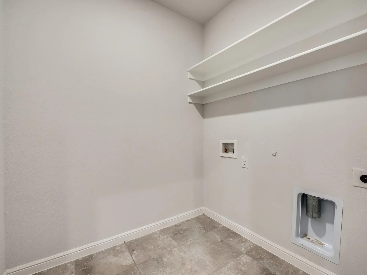 9112 Stormcrow Dr — Photo 2