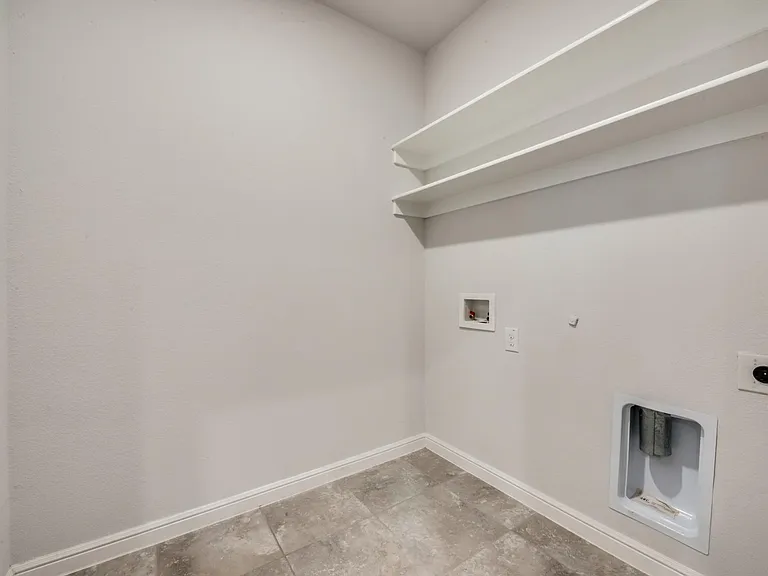 9112 Stormcrow Dr — Photo 2