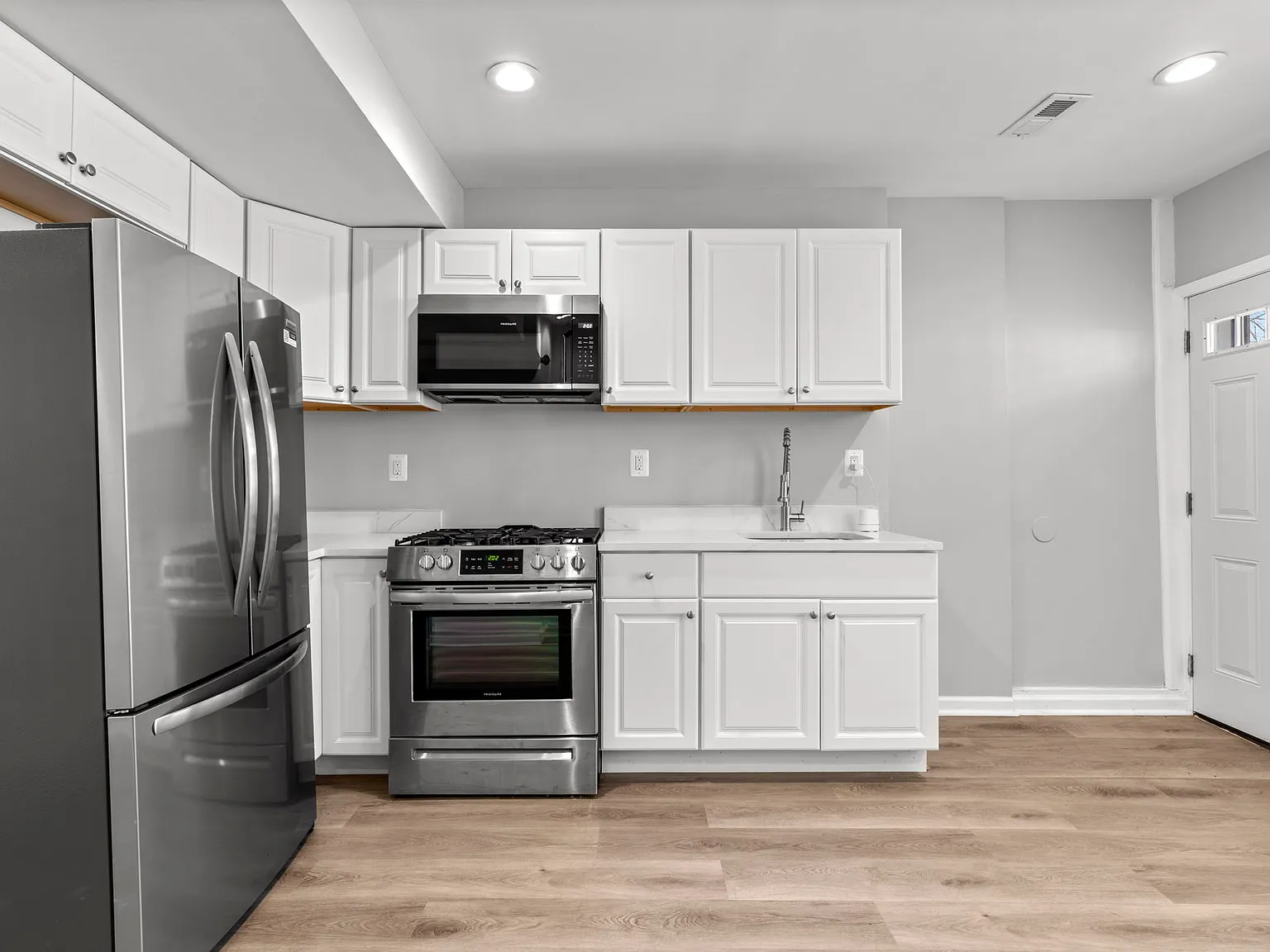 853 W Fayette St — Photo 2