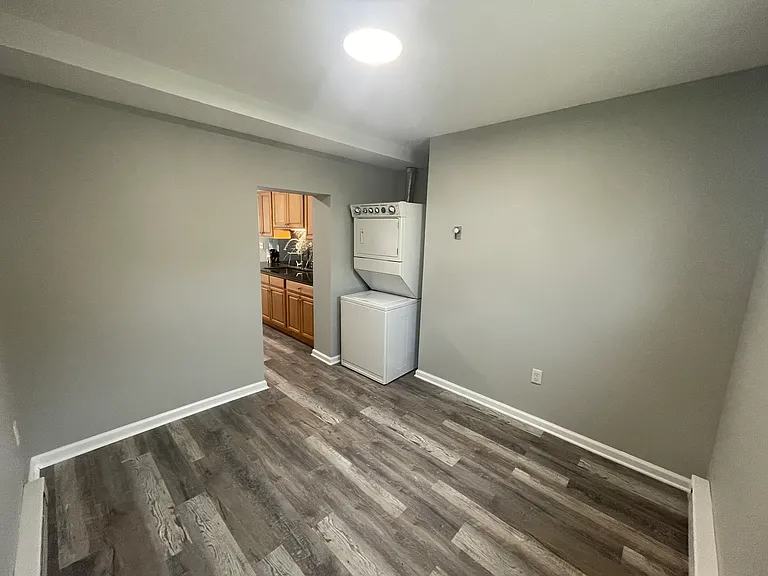 92 William St #5 — Photo 4