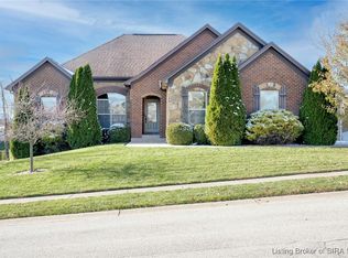 3419 Royal Lake Dr, Floyds Knobs, IN 47119