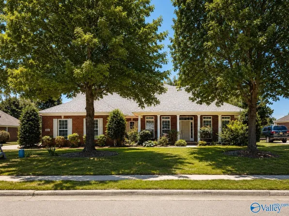 3015 Cobble Farms Dr SE, Owens Cross Roads, AL 35763