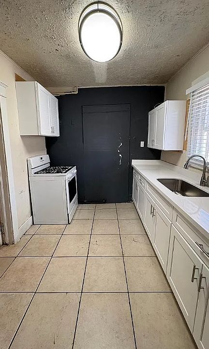 2nd image of 128 N 10th Ave