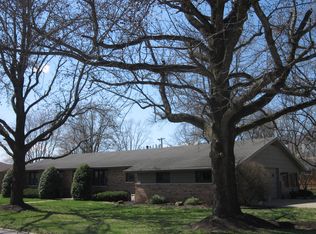 401 April Ave, Carmi, IL 62821