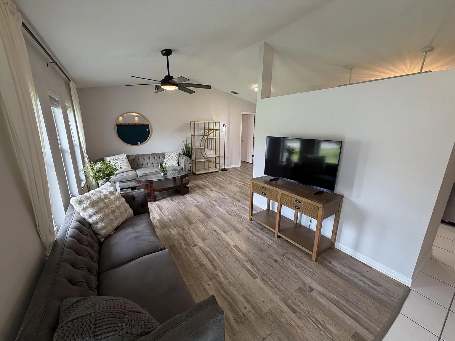 3 bed, 2.0 bath, 1546 sqft, $2,300 — Photo 2