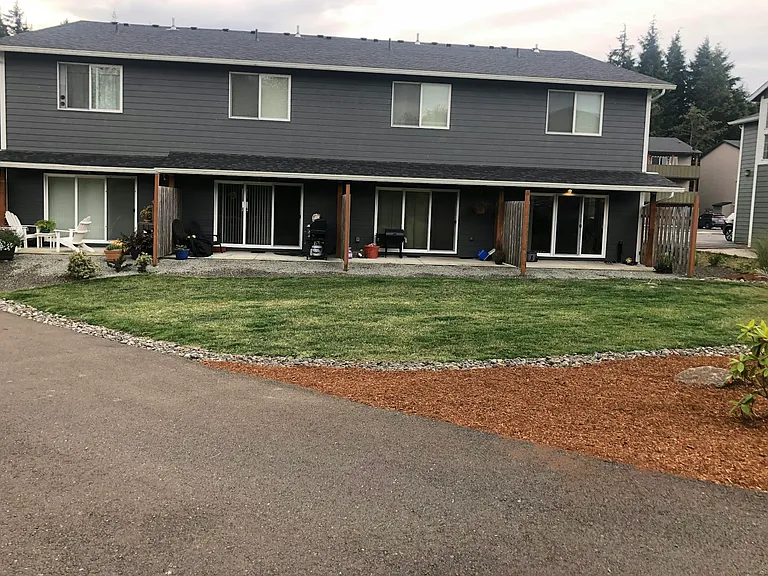 Back yard, patio left side
