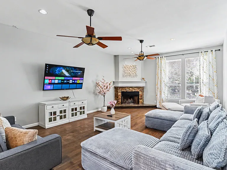 2451 Valley View Dr — Photo 36