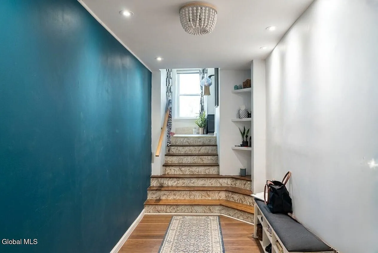 1 bed, 858 sqft, $2,200 — Photo 2