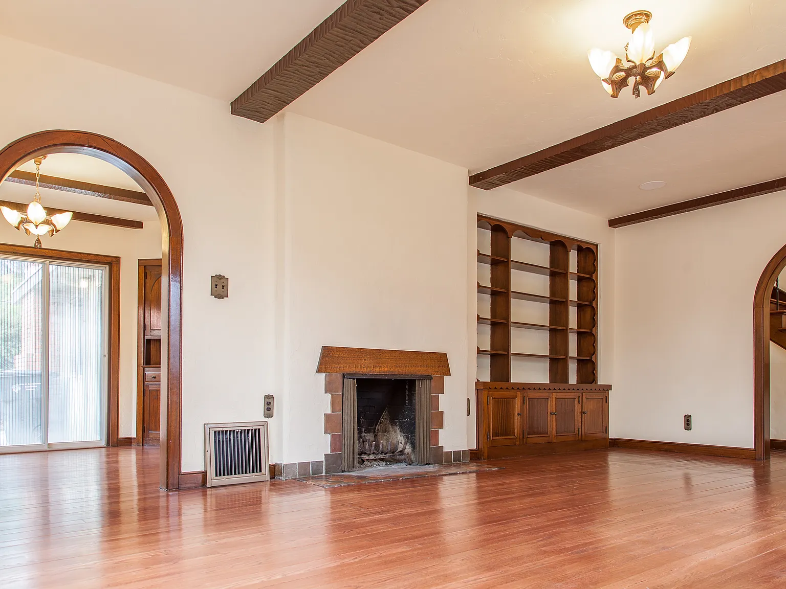 2250 Markham Way — Photo 3