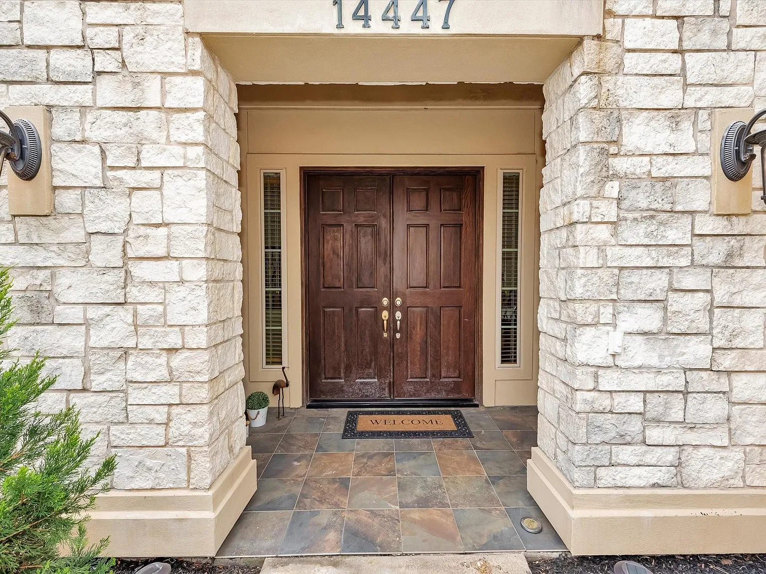 5 bed, 4.5 bath, 4010 sqft, $6,000 — Photo 2