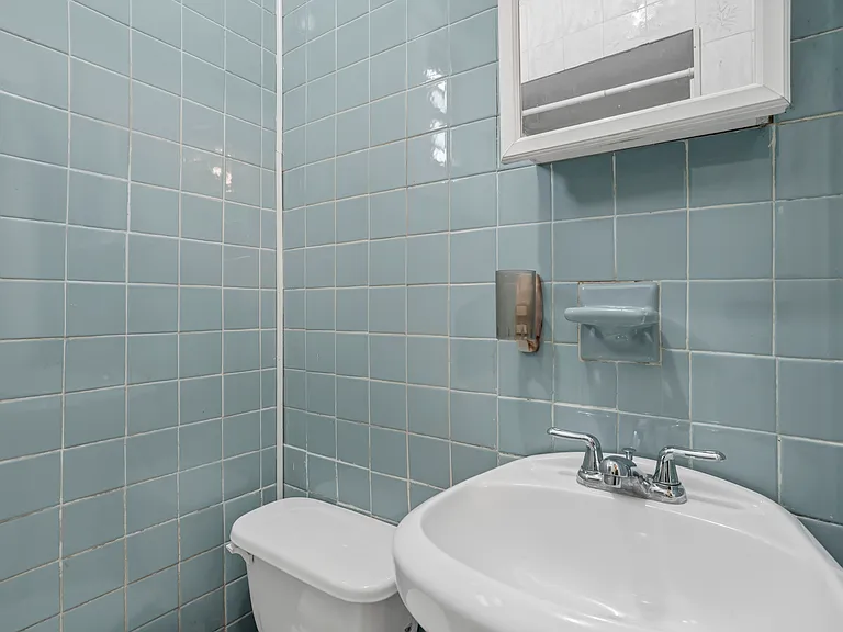 22 Grant St — Photo 15
